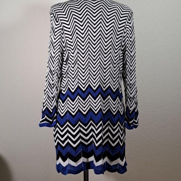 Chico’s Cardigan Top Black White Blue Chevron Lightweight Med Zig Zag Hem Stripe - Picture 5 of 11